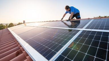 Énergie solaire : le photovoltaïque n'est-il réellement efficace que "l'été et en plein jour" ?