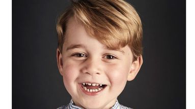 4 ans et toutes ses dents : le prince George espiègle comme jamais pour son nouveau portrait officiel
