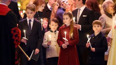 Le prince George, la princesse Charlotte et le prince Louis assistent au concert de Noël organisé par leur mère Kate, le 8 décembre 2023 à l'abbaye de Westminster.