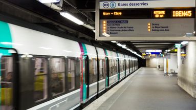 Un RER B à la station Châtelet-Les Halles, en 2016.