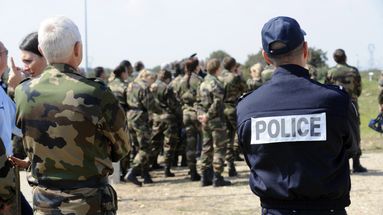 Grèves SNCF : peut-on mobiliser "les réservistes de l'armée, de la police et de la gendarmerie" pour faire rouler les trains ?