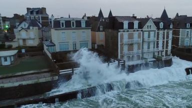 VIDÉO - Les images impressionnantes d'un drone au-dessus de Saint-Malo pendant la tempête Eleanor