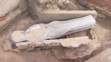 Un sarcophage du XIVe siècle découvert sous Notre-Dame
