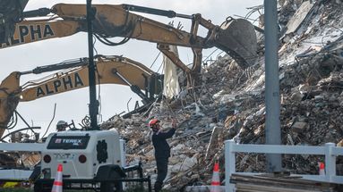 Immeuble effondré en Floride : le bilan monte à 24 morts, le reste du bâtiment bientôt détruit
