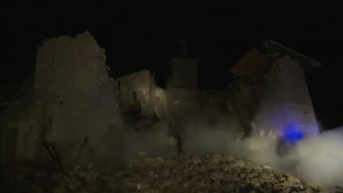 VIDÉO - Tremblement de terre en Italie : deux fortes secousses font au moins deux blessés