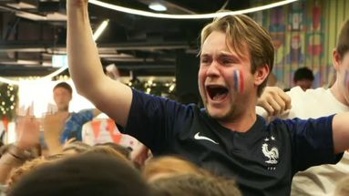 VIDÉO - Mondial 2022 : au soir de la victoire sur l'Angleterre, la France en liesse