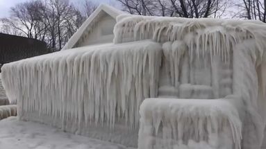VIDEO -  Ceci n’est pas un igloo, mais bel et bien une maison recouverte de glace