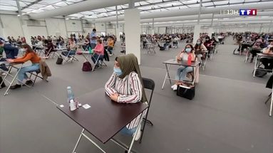 VIDÉO - "2000 personnes dans une salle, ça stresse !": le concours de médecine à l'heure du Covid