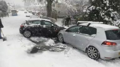 Royaume-Uni : la neige met la pagaille dans les transports
