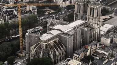Vue aérienne du chantier de Notre-Dame de Paris.