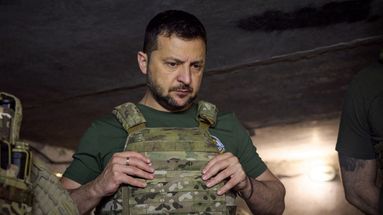 EN DIRECT - Guerre en Ukraine : la Russie "profite" du retard dans l'aide militaire, affirme Zelensky