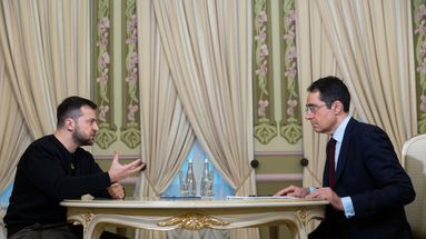 Volodymyr Zelensky et Darius Rochebin, à l'occasion d'un entretien exceptionnel diffusé le 16 décembre 2022.