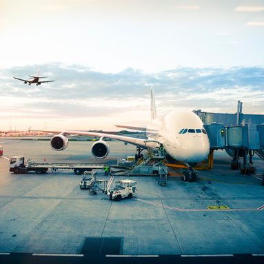 EN DIRECT - Trafic aérien : des milliers de vols annulés malgré la levée d'un préavis de grève