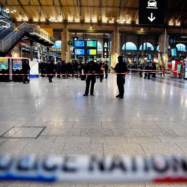 Attaque à la gare du Nord à Paris : le suspect présenté à un juge d'instruction