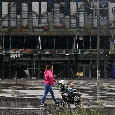 EN DIRECT - Guerre en Ukraine : plus de 14 millions d'Ukrainiens ont fui leur foyer depuis l'invasion russe