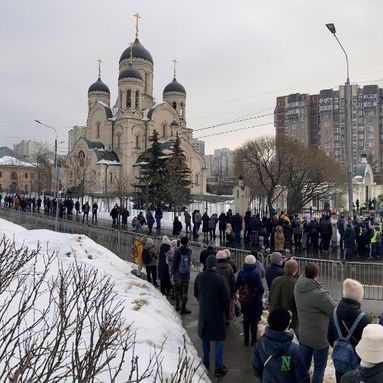 EN DIRECT - Funérailles de Navalny : des milliers de personnes rassemblées, la cérémonie va débuter