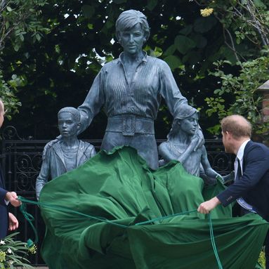 Qui est l'auteur de la statue en hommage à Diana inaugurée jeudi à Londres ?