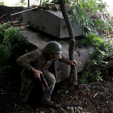 "La ligne de défense de l'ennemi a été percée" : l'armée ukrainienne progresse à Bakhmout, selon Kiev