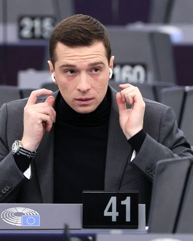 Discours de la veuve de Navalny à Bruxelles : Jordan Bardella a-t-il été le seul eurodéputé à ne pas applaudir ?