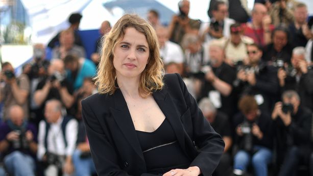 Adèle Haenel accuse le réalisateur Christophe Ruggia de l'avoir harcelée sexuellement lorsqu'elle était mineure. 