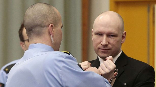 Norvège : Anders Breivik subit-il un traitement inhumain en prison ?