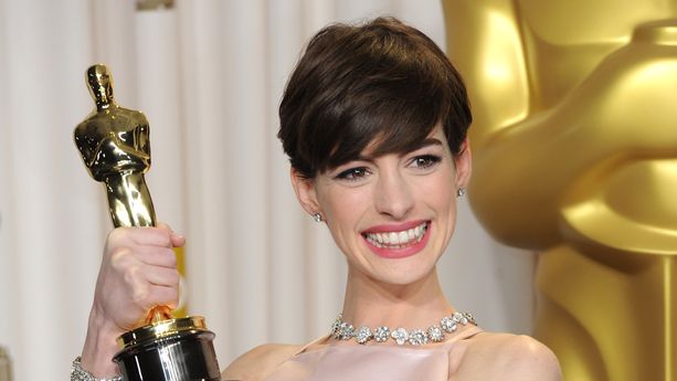 Anne Hathaway : son sourire n’était que de façade le soir de sa victoire aux Oscars