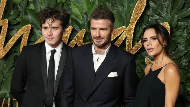 Brooklyn Beckham accompagné de ses parents David et Victoria, lors des British Fashion Awards le 10 décembre 2018 à Londres.