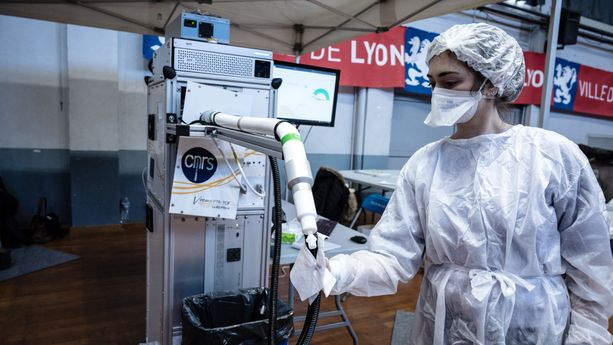 Un spectromètre a été installé au Parc des Sports de Lyon dans le cadre d'une étude clinique dont les résultats devraient être connus fin 2021. 