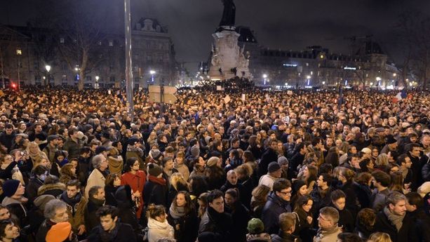 PHOTOS - Paris, Londres, New York, Rome... les citoyens du monde ont rendu hommage à Charlie Hebdo