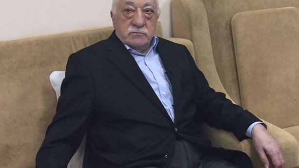 La Turquie émet un mandat d'arrêt contre le prédicateur Fethullah Gülen