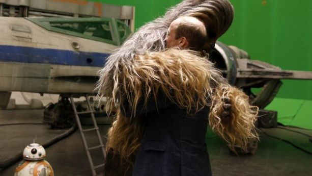 VIDEO et PHOTOS - Les princes Harry et William sur le tournage de "Star Wars" à Londres 