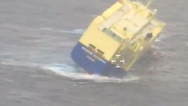 VIDEO – Un navire en perdition dans le golfe de Gascogne 