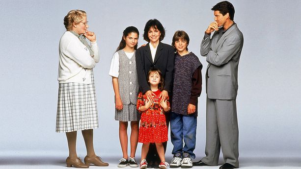 PHOTOS - 25 ans après "Madame Doubtfire", Pierce Brosnan retrouve avec tendresse les enfants de Robin Williams