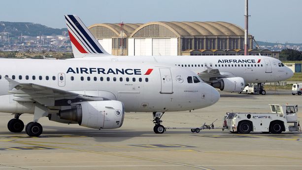 Air France encore dans le rouge mais voit les "premiers signes de la reprise"