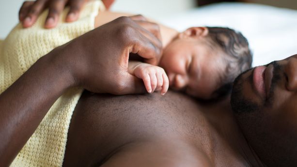 Le Sénat vote pour l'allongement du congé paternité, dont 7 jours obligatoires
