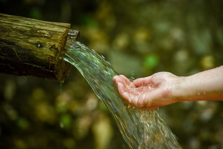 Peut-on capter l'eau d'une source qui coule près de chez soi ? Le 20H vous répond