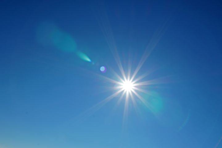 Météo : jusqu'à 14°C au-dessus des normales de saison, pics à 35°C... une chaleur exceptionnelle en France dimanche et lundi