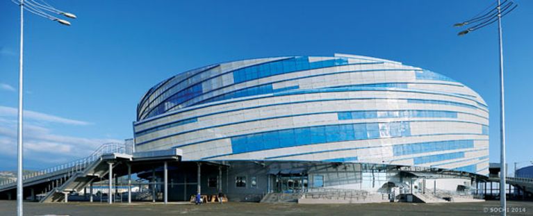 
L'arène de Glace Chaïba.  Son nom vient de Shaybu, mot russe crié par les fans de hockey pour soutenir leur équipe nationale. Pouvant accueillir 7 000 personnes, il est réservé au hockey-sur-glace.
