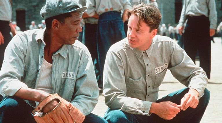 4 – Les évadés – 1994 – Frank Darabont – Ce film poignant révèle avec justesse le statut des prisonniers aux Etats-Unis. Cette vie au pénitencier laisse éclore une amitié touchante entre Andy et Red. 