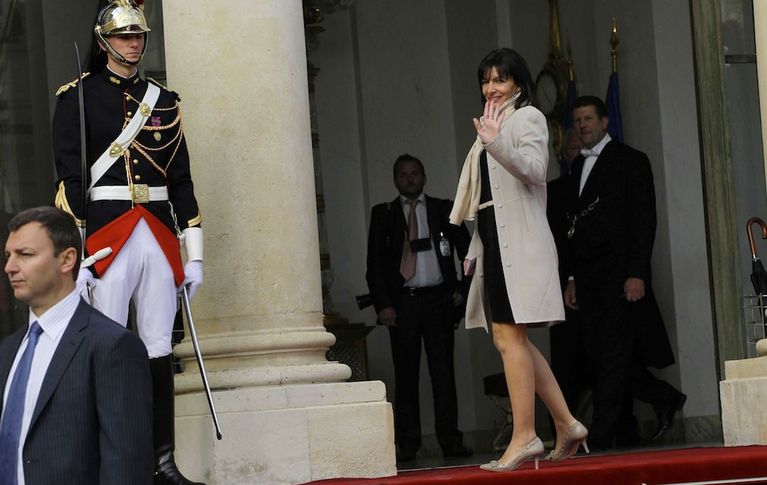 
Lors de l'investiture de François Hollande, en 2012, à l'Elysée. Anne Hidalgo aurait refusé un poste de ministre pour se concentrer uniquement sur l'échéance électorale.
