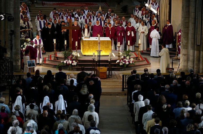 
Accueillant les fidèles au début de la célébration, l'archevêque de Rouen, Dominique Lebrun, a salué la présence de fidèles des communautés juive et musulmane.
