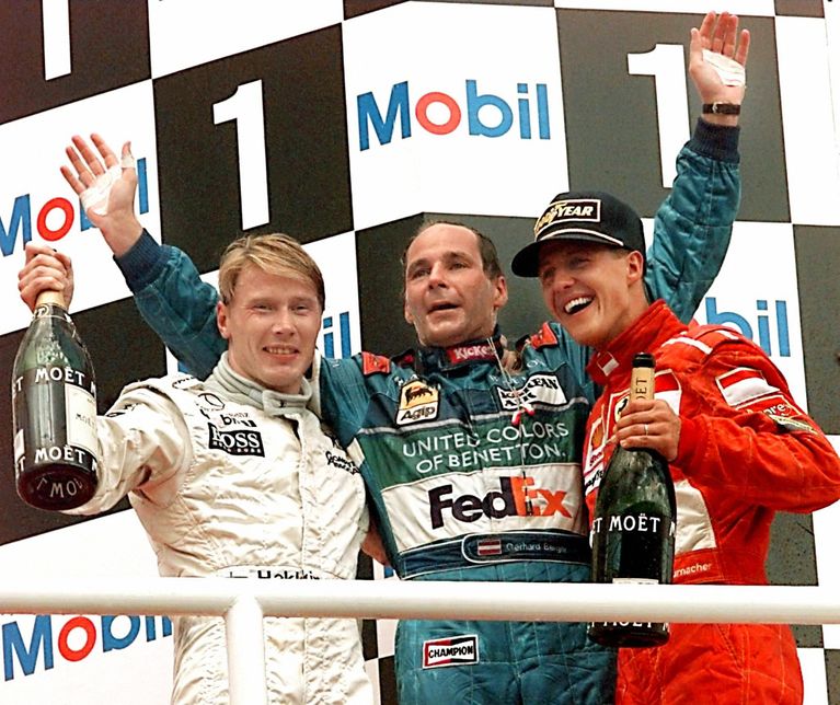 Mika Hakkinen, Gerhard Berger et Michael Schumacher (de g. à d.) sur le podium du Grand Prix d'Allemagne en 1997. 