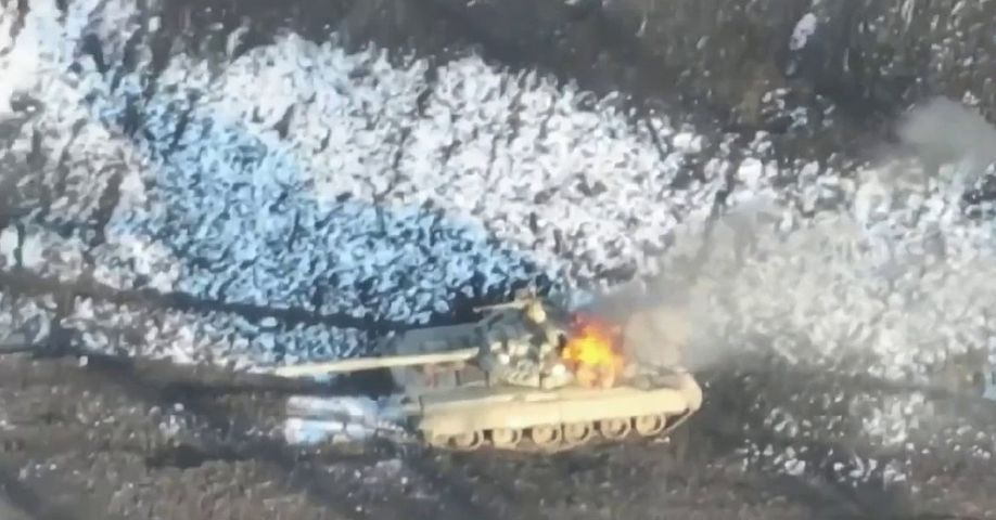 VIDÉO - Ukraine : à Vulhedar, les images des importants dégâts infligés aux chars russes