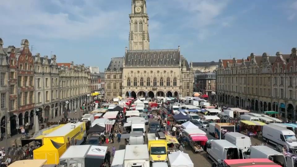 VIDÉO - Votre plus beau marché 2023 : le marché d'Arras, entre primeurs, fanfares et terrasses